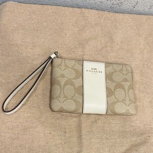 Coach In Signature Canvas With Stripe